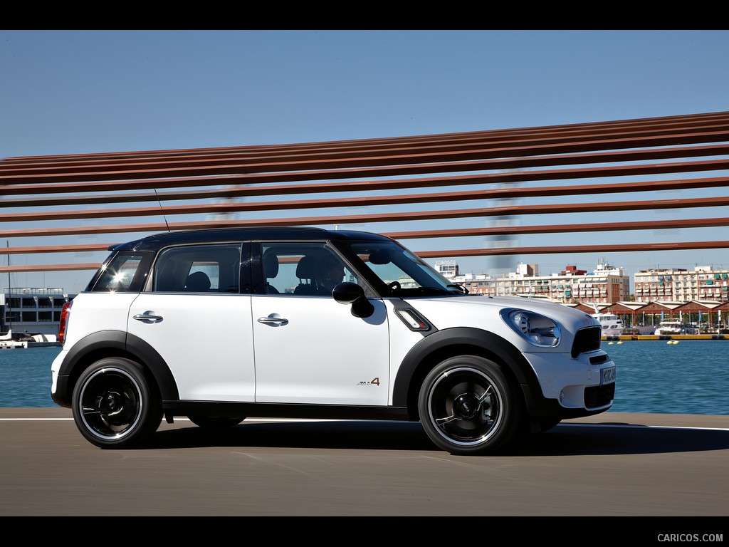 Mini Countryman (2011)  - Front Right Quarter 