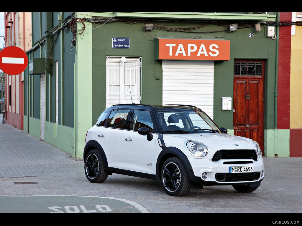 Mini Countryman (2011)  - Front Right Quarter 