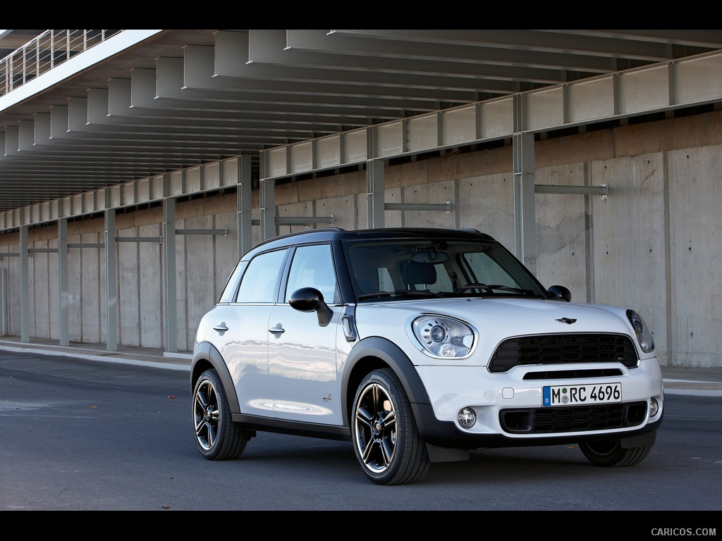 Mini Countryman (2011)  - Front Right Quarter 