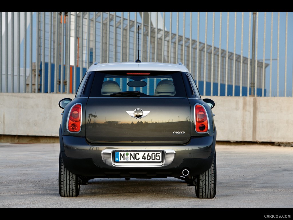 Mini Countryman (2011)  - Rear Angle 