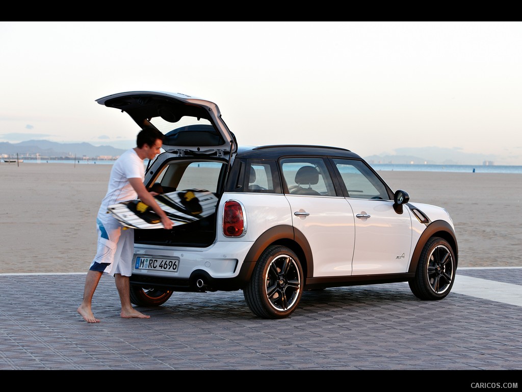 Mini Countryman (2011) - Trunk Open - 